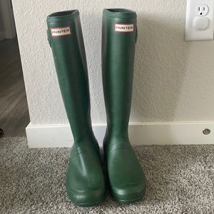 Green Hunter Rainboots size 8!